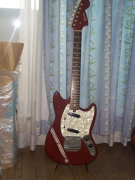 harry0247rs-img450x600-1091955514teiscoguitar1.jpg